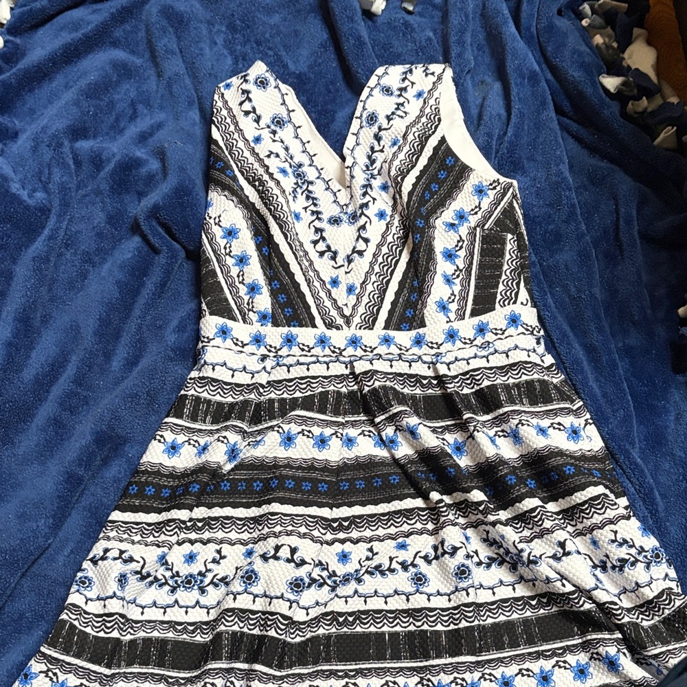 Floral Patterned Sleeveless Dress
